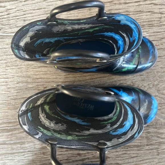 light up dino rain boots - Picture 5 of 8